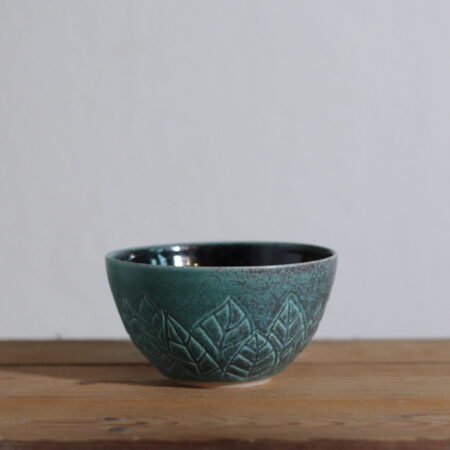 Matte green bowl with big leaves